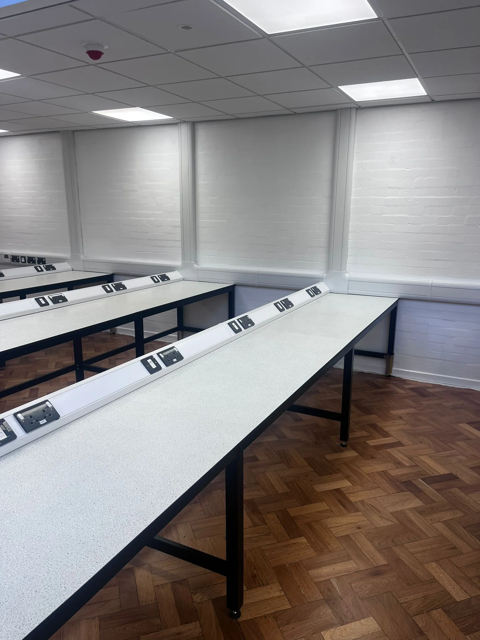 Laboratory bench trunking and socket installation